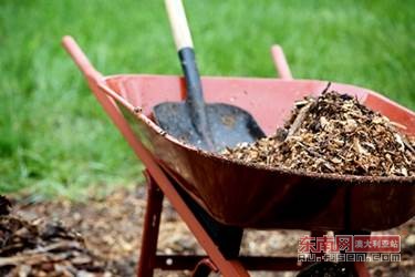 ttp://www.thehills.nsw.gov.au/files/content/public/services/for-residents/waste-recycling/free-mulching-service/12/mulch-wheelbarrow.jpg?w=480