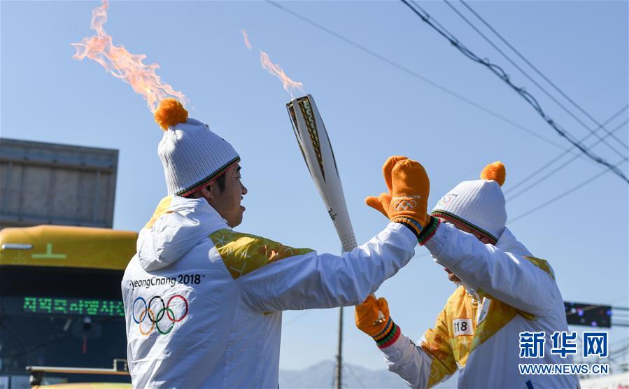 （冬奥会）（4）平昌冬奥会火炬在东海市传递